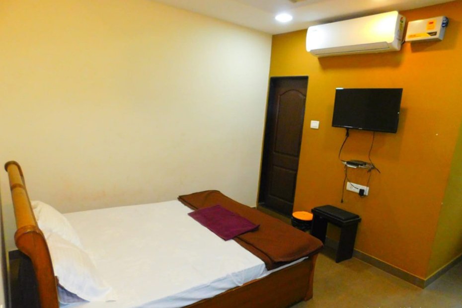 ac-rooms-near-malvan-beach