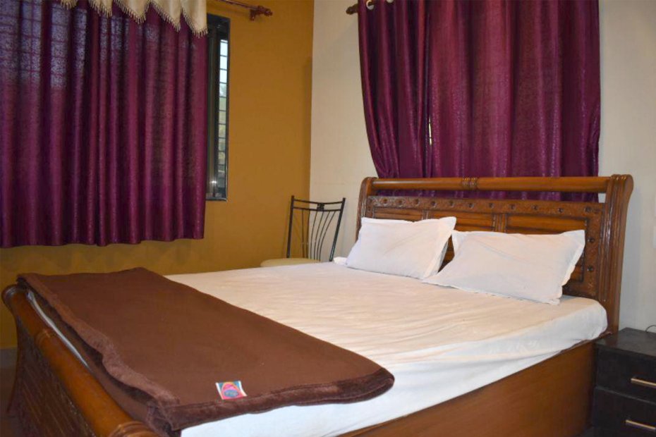 confortable-rooms-near-malvan-beach