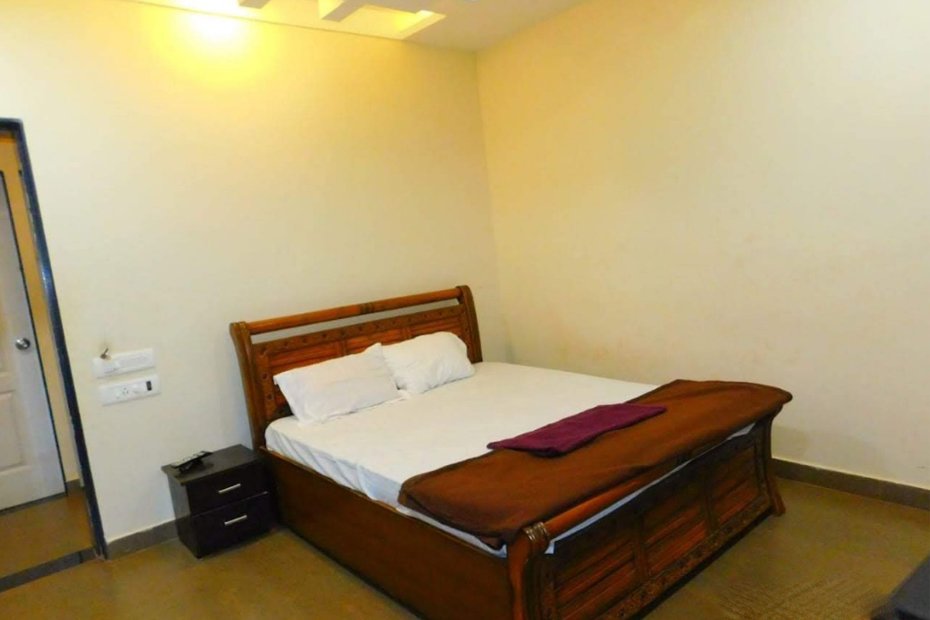 specious-rooms-near-malvan-beach